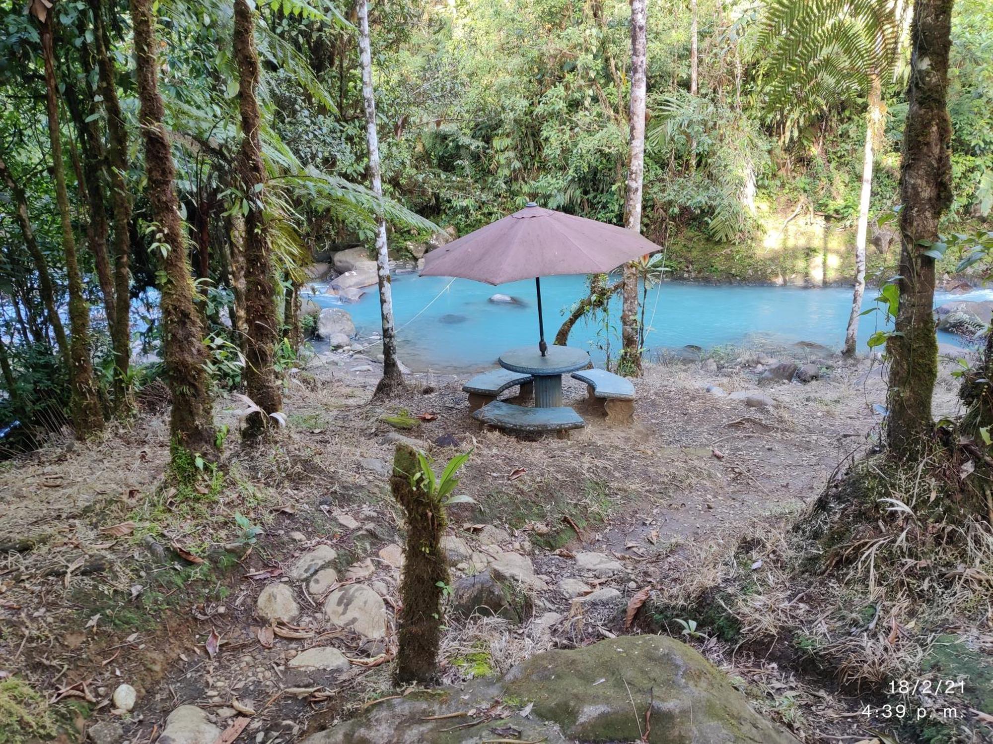 Cabinas Piuri Rio Celeste Exterior foto